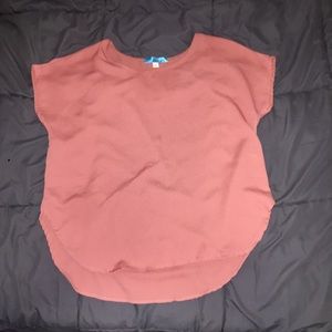 Flowy salmon top
